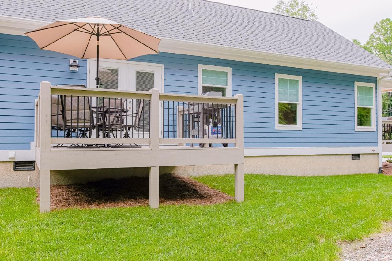 Blue House On Blythe Hendersonville